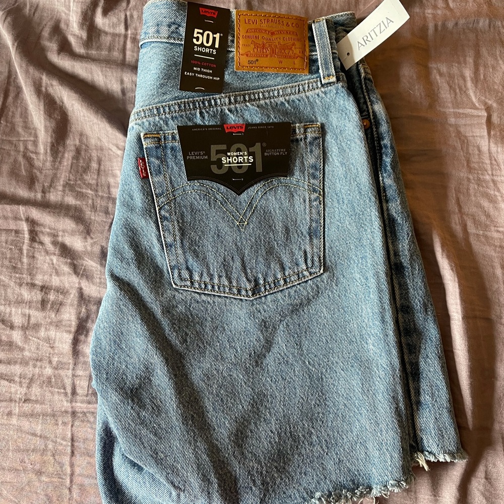 Levi’s 501 Mid Thigh Short